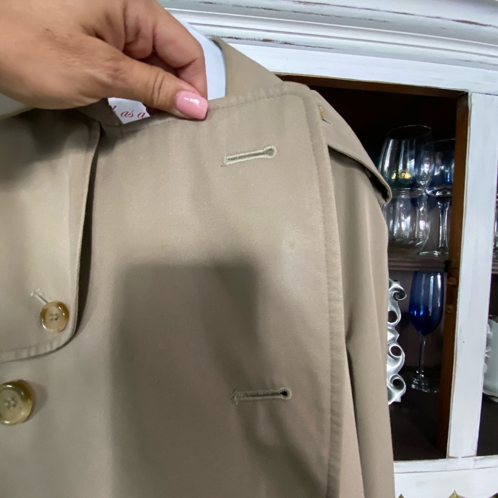 Men’s Authentic Burberry Raincoat - Picture 7 of 8